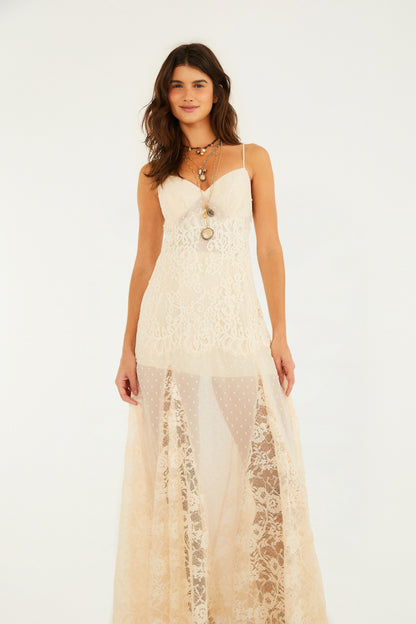 Vestido Nesgas Com Renda