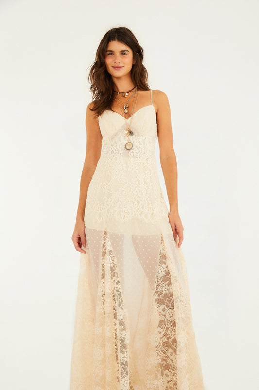 Vestido Nesgas Com Renda