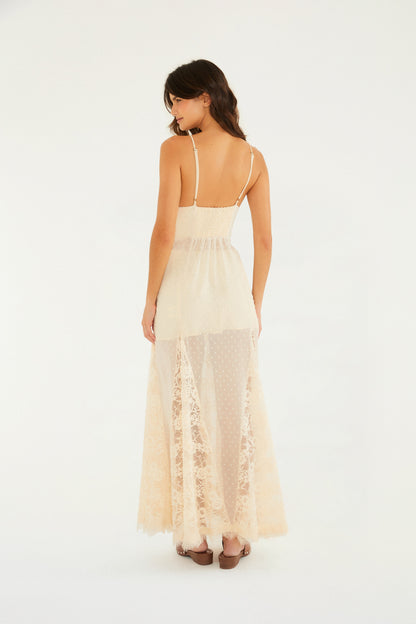 Vestido Nesgas Com Renda