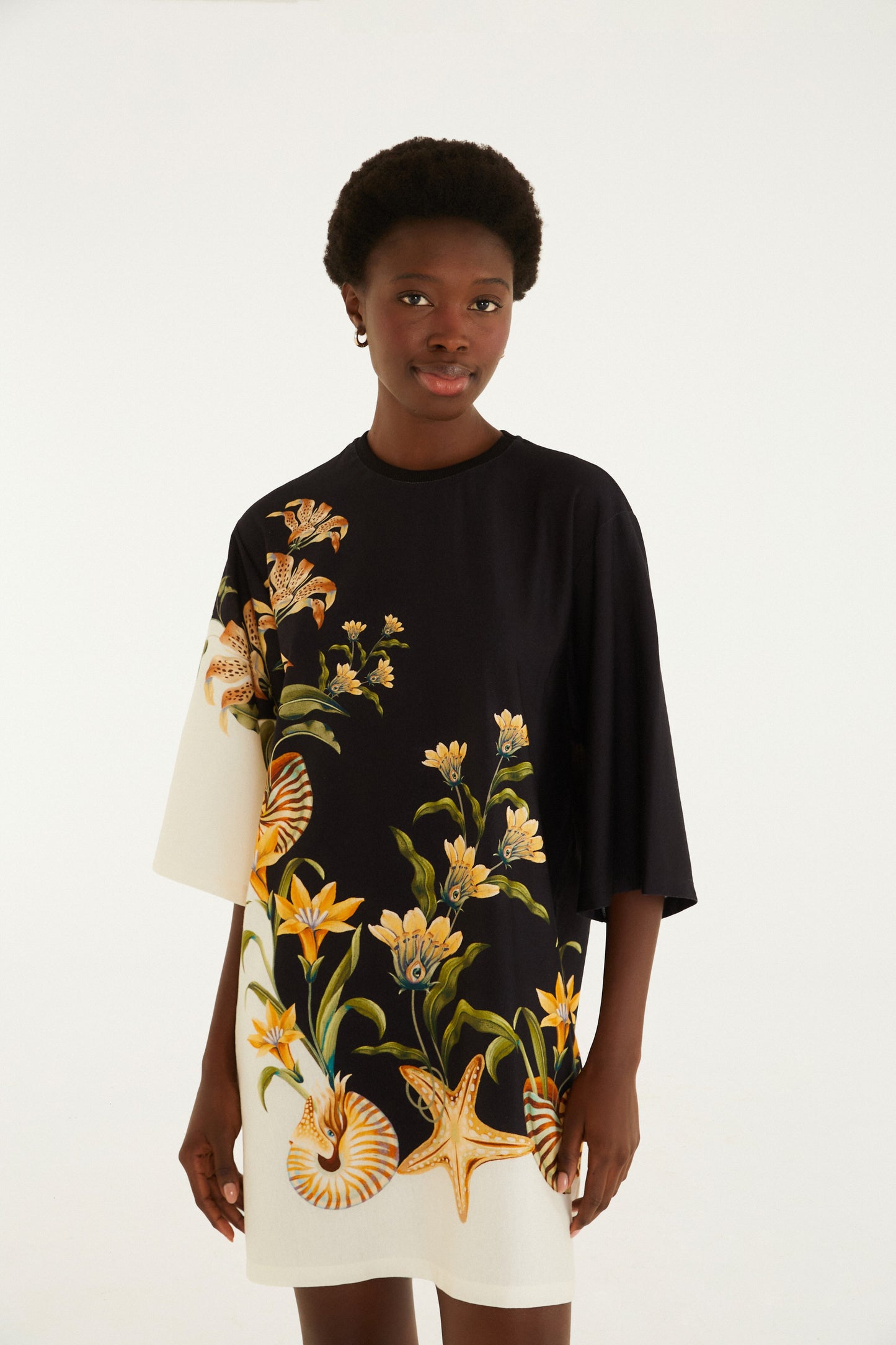 Vestido T-Shirt Big Estampado Concha Surreal