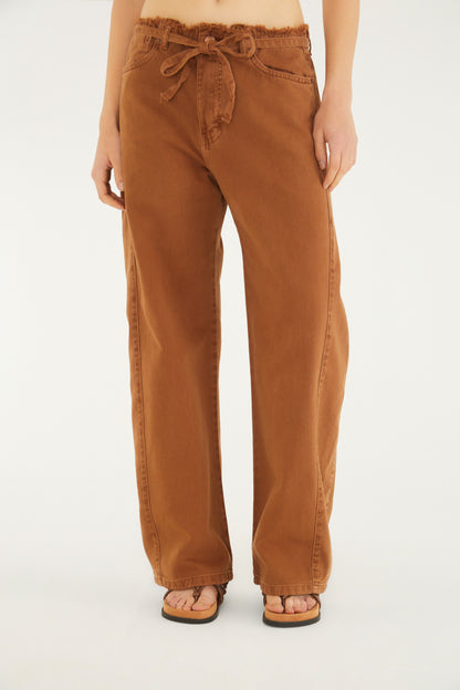 Pantalón Recto Cintura Baja Sarja Color