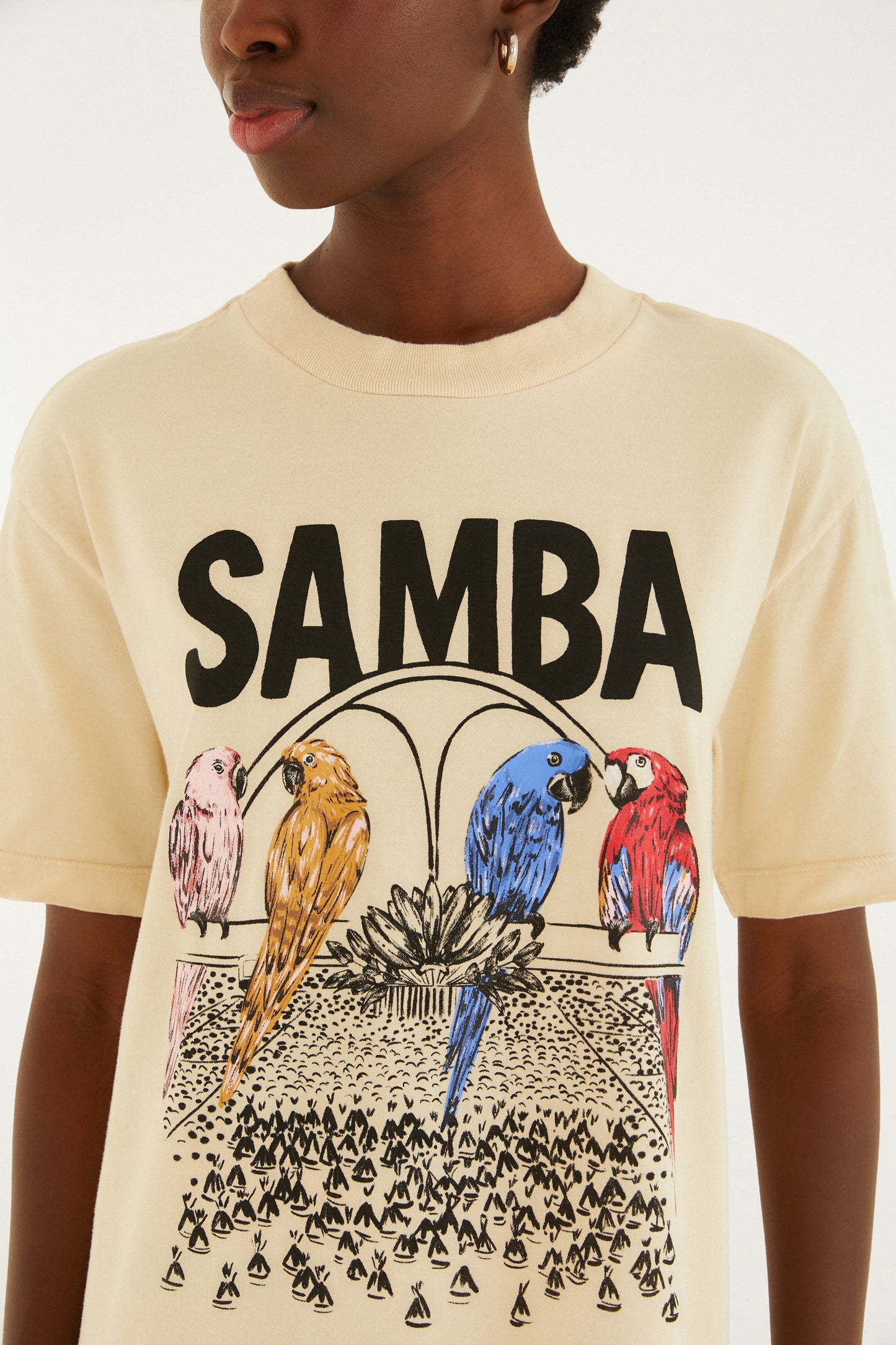 T-Shirt Media Na Avenida Bege