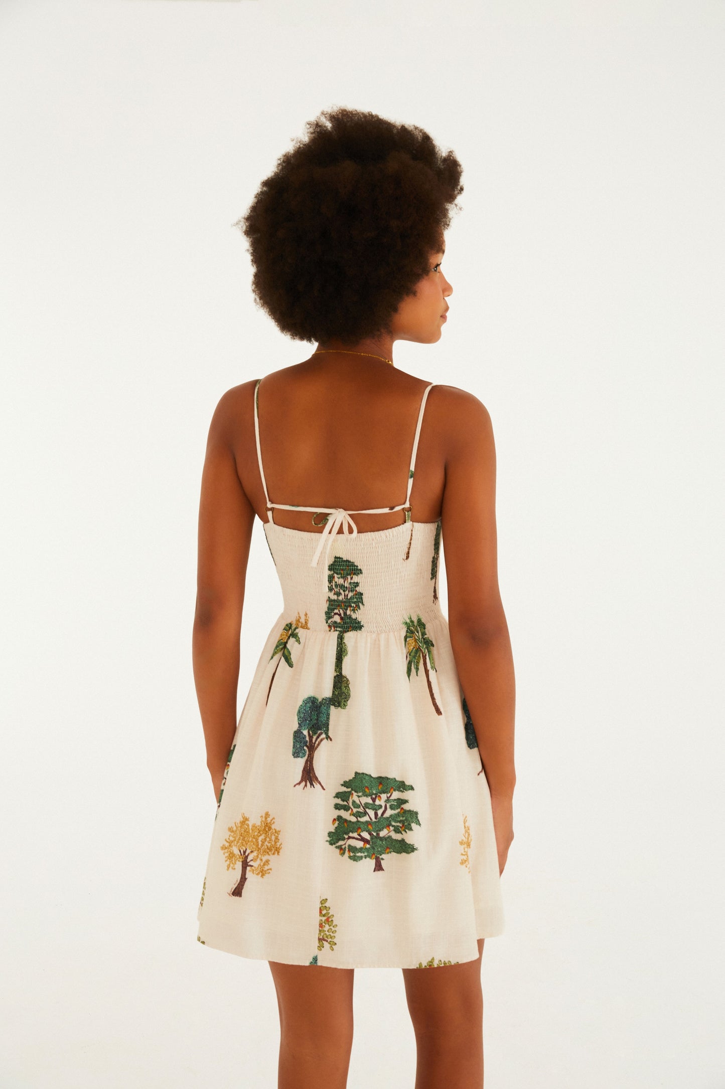 Vestido Corto Estampado Borda Árvore