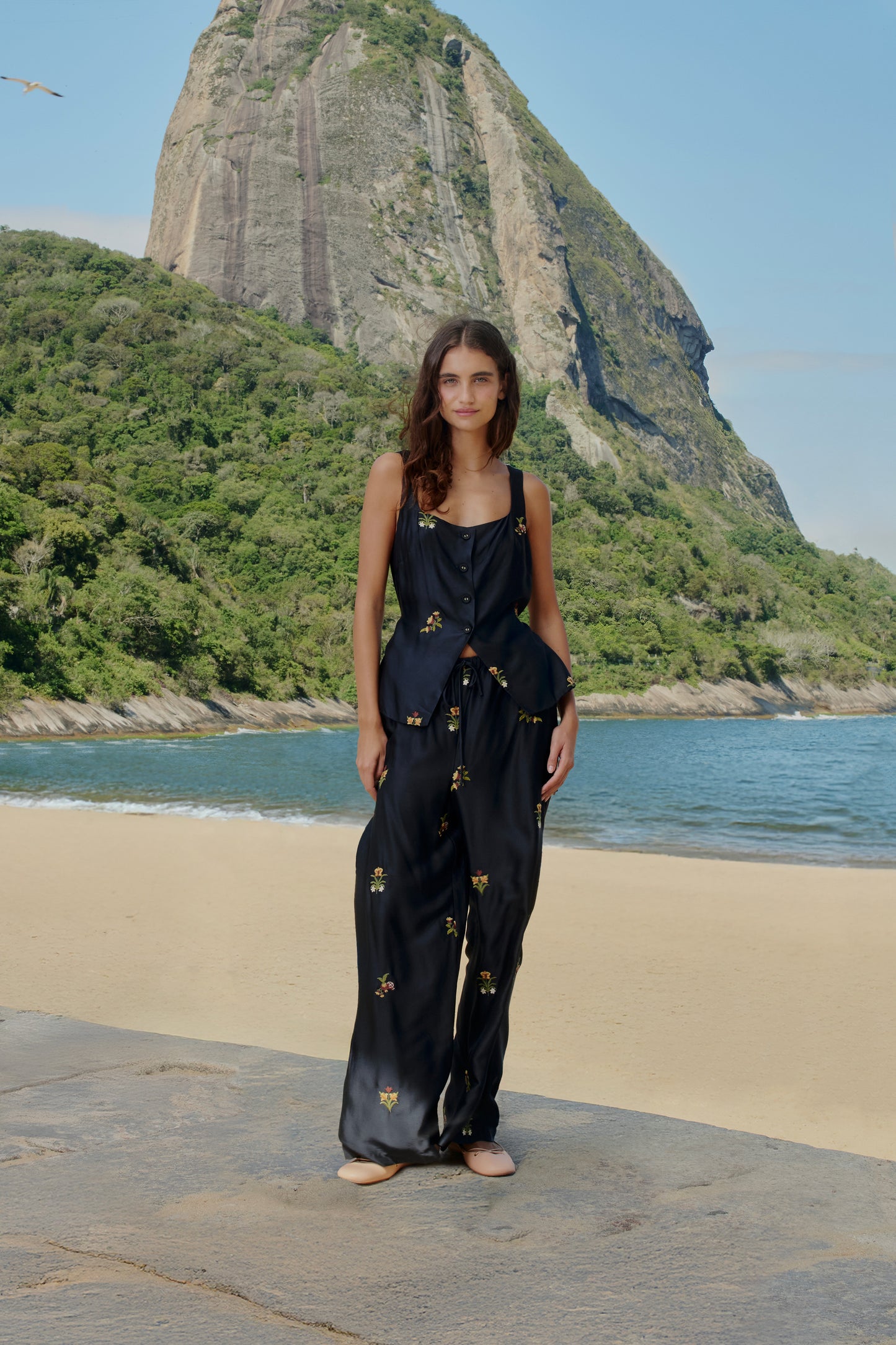 Pantalón Cetim Bordado Selva