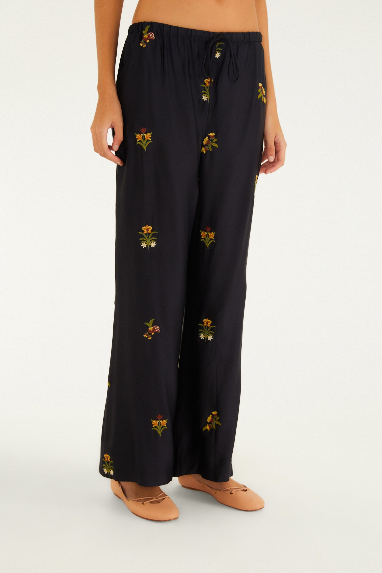 Pantalón Cetim Bordado Selva