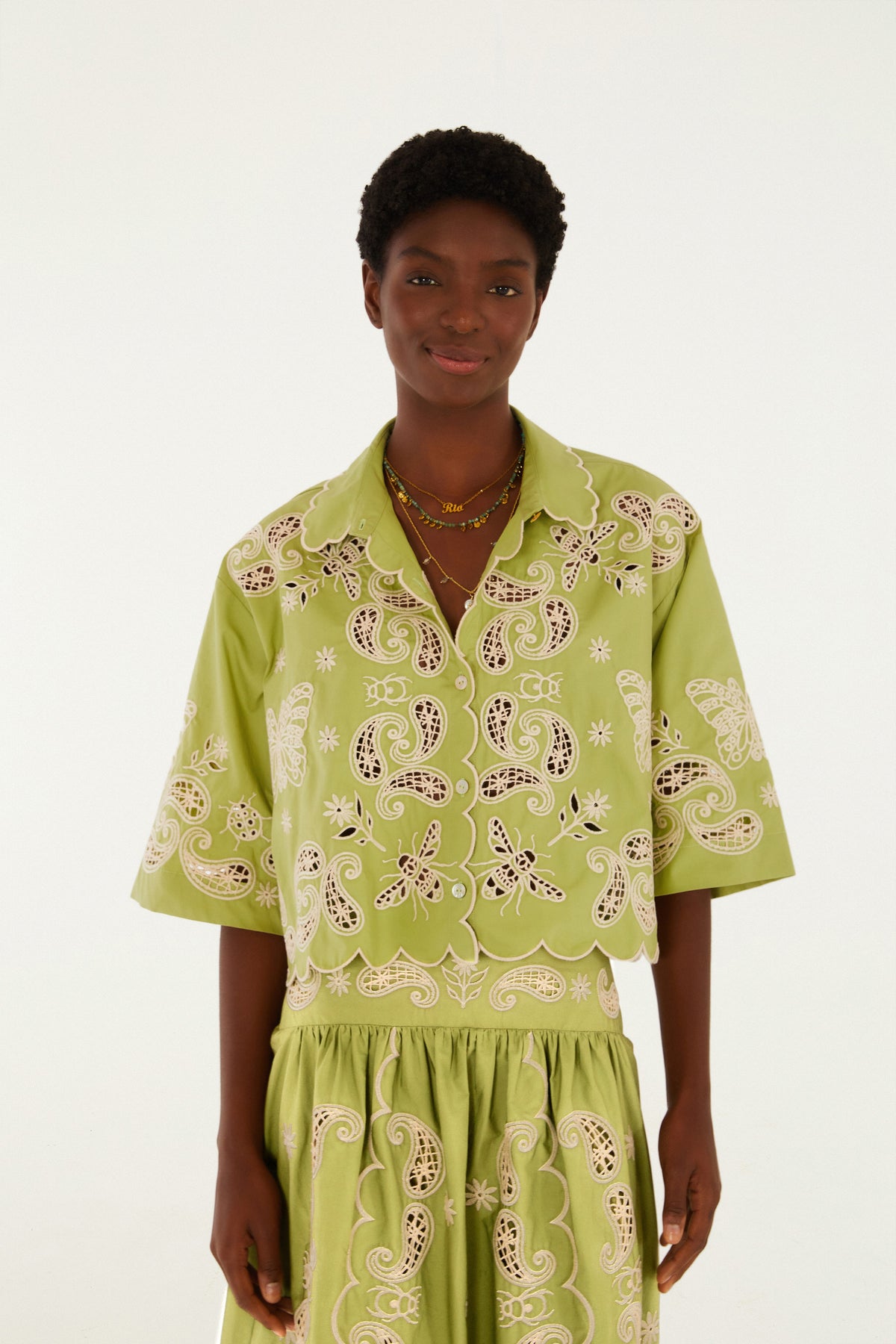 Camisa Bordada Bandanas Jardim Verde Arruda
