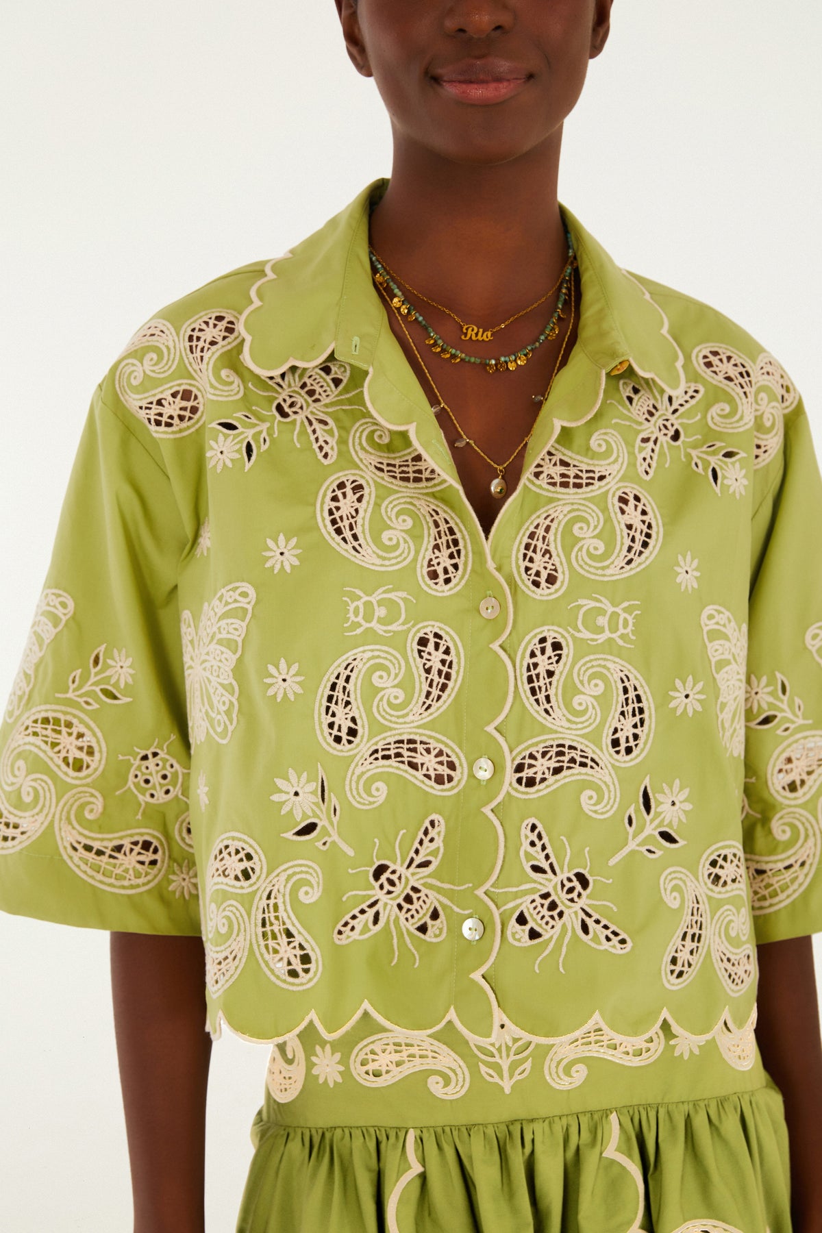 Camisa Bordada Bandanas Jardim Verde Arruda