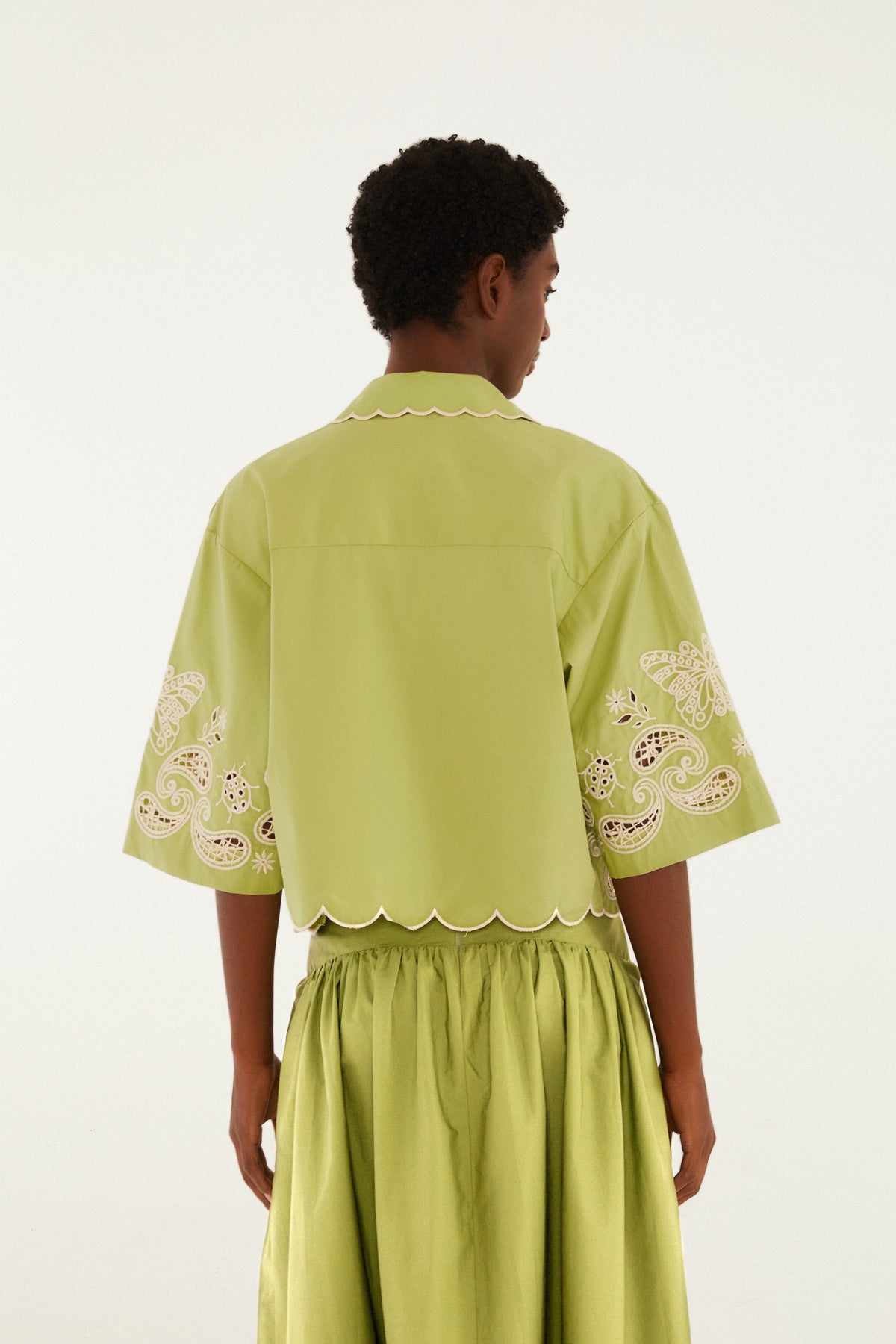 Camisa Bordada Bandanas Jardim Verde Arruda