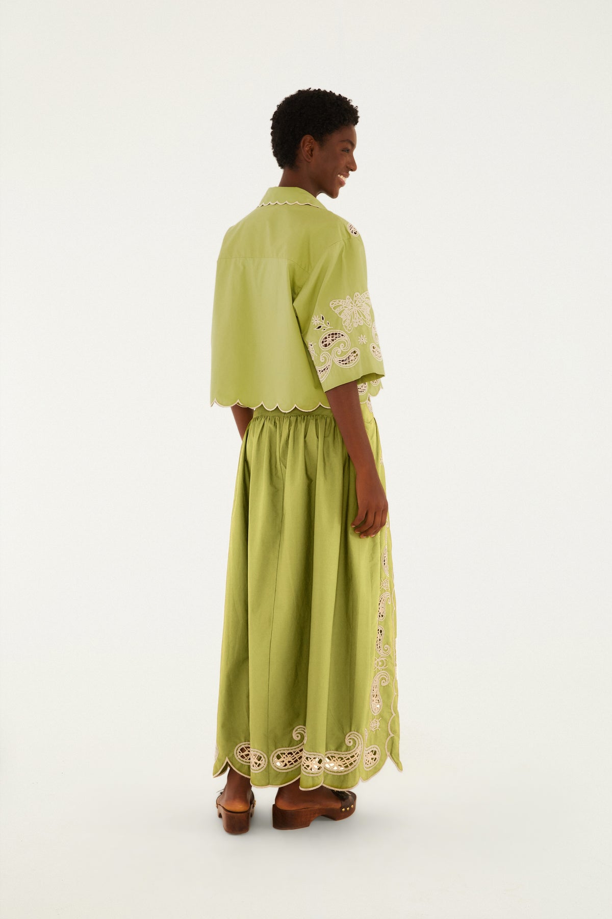 Falda Cropped Bordada Bandanas Jardim Verde Arruda