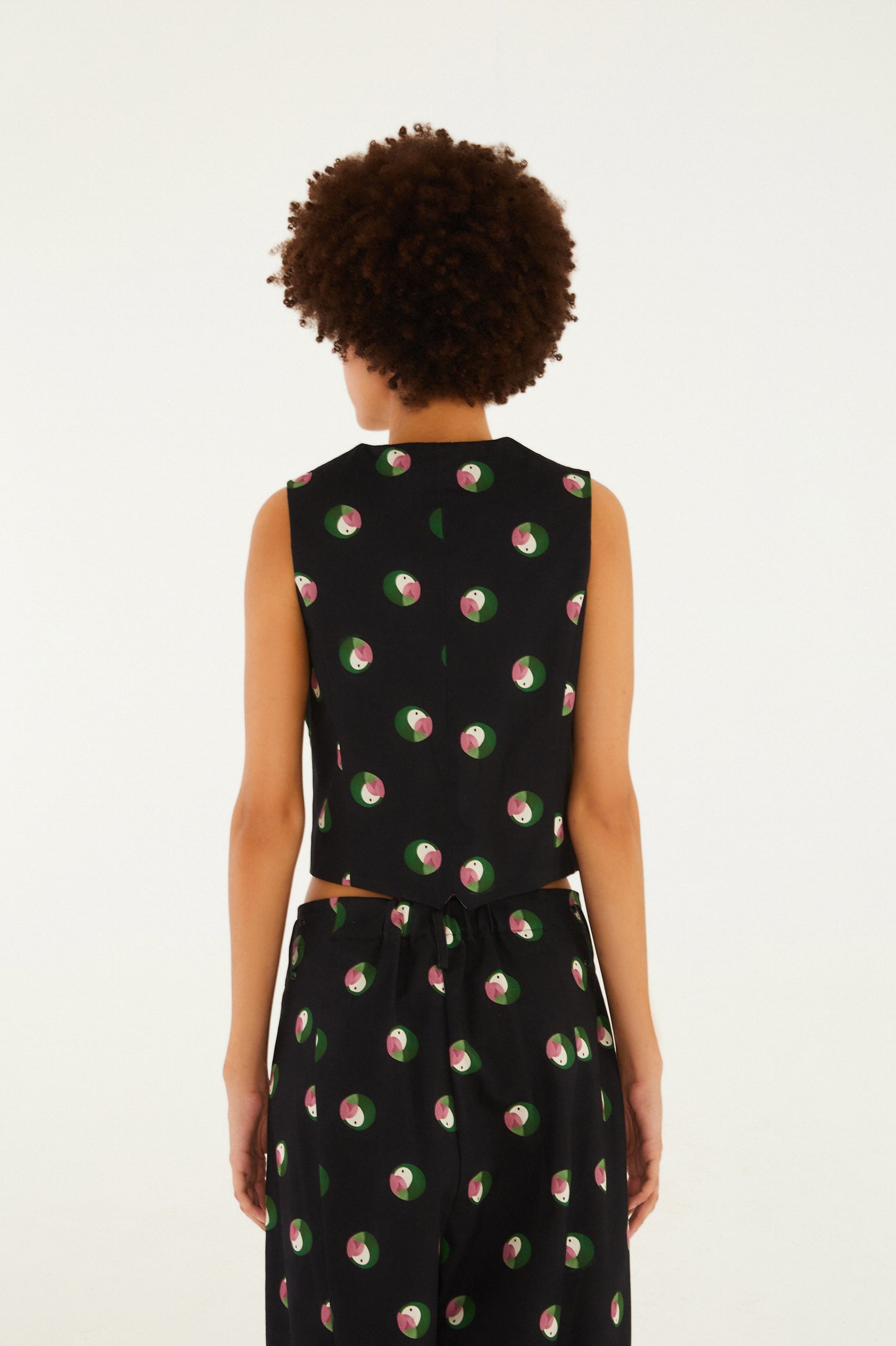 Blusa Chaleco Estampada Poá de Ararinha