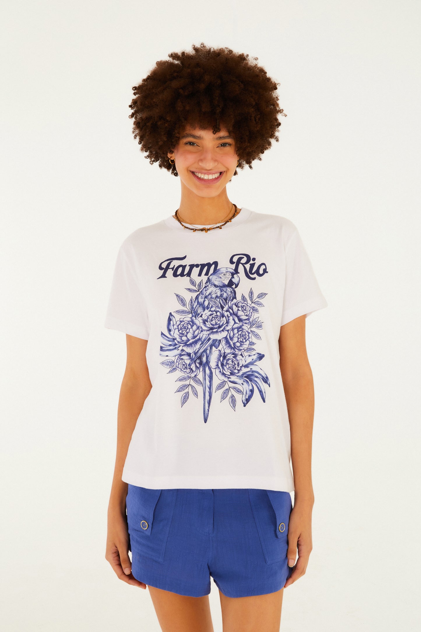 Camiseta Fit Arara Em Flores