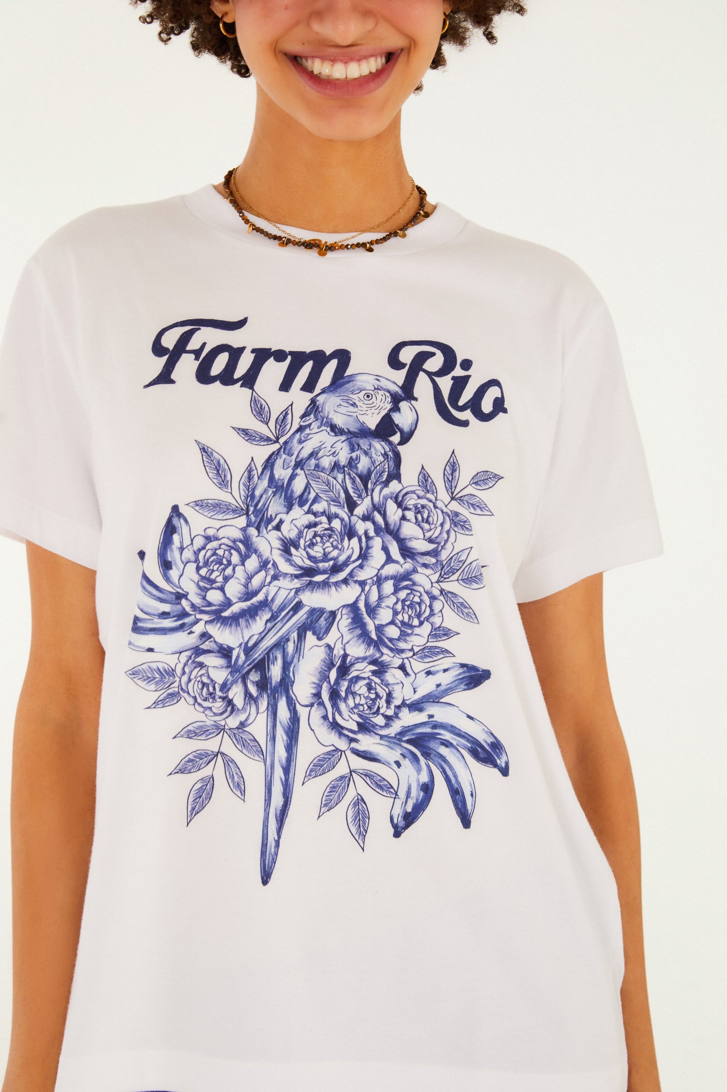 Camiseta Fit Arara Em Flores