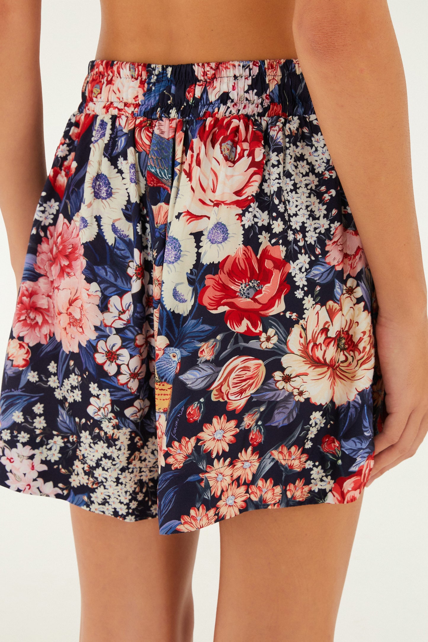 Short Estampado Canteiro de Passarinhos